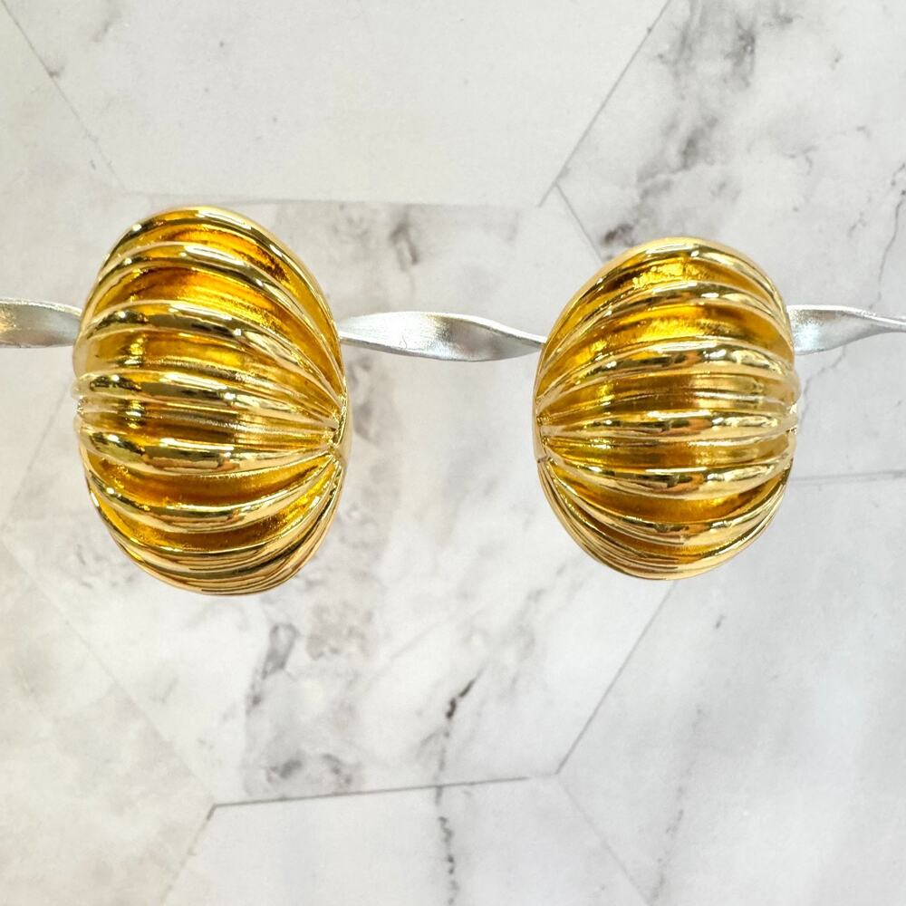 Vintage Avon Earrings Gold Tone Pierced Ribbed Dome Stud 1” Retro 80s Statement